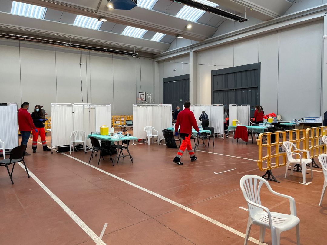 El Polideportivo Municipal de Peñafiel ha vuelo a albergar las jornadas de vacunación masiva. El Polideportivo Municipal de Peñafiel ha vuelo a albergar las jornadas de vacunación masiva.