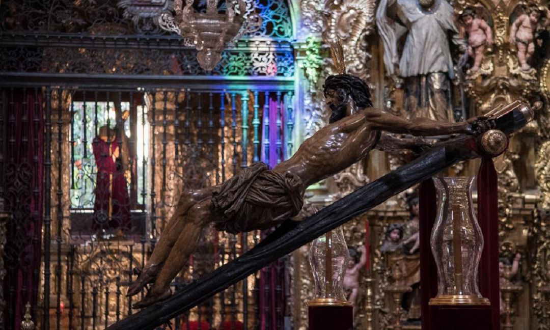 El Cristo del Amor en el interior de la Colegial del Salvador El Cristo del Amor en el interior de la Colegial del Salvador