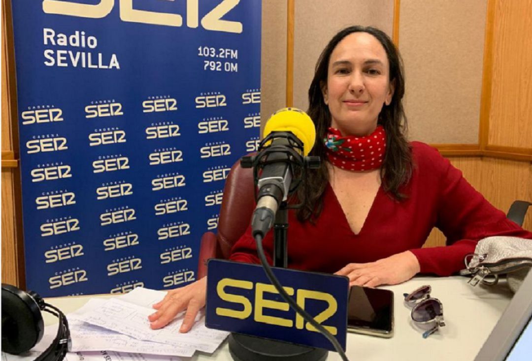 La doctora Ángela Pancorbo en el estudio de Radio Sevilla La doctora Ángela Pancorbo en el estudio de Radio Sevilla