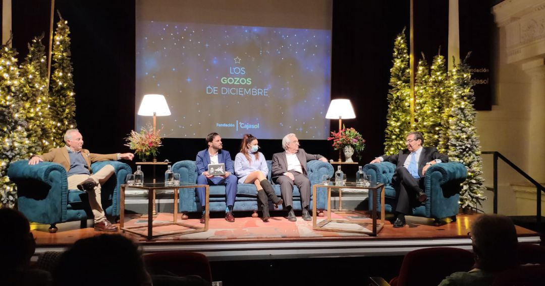 De izquierda a derecha, José Manuel Soto, Jesús Tenorio, Sarayma, Luis Miguel Garduño y Antonio Pulido, durante la presentación de los Gozos de Diciembre 2021 De izquierda a derecha, José Manuel Soto, Jesús Tenorio, Sarayma, Luis Miguel Garduño y Antonio Pulido, durante la presentación de los Gozos de Diciembre 2021