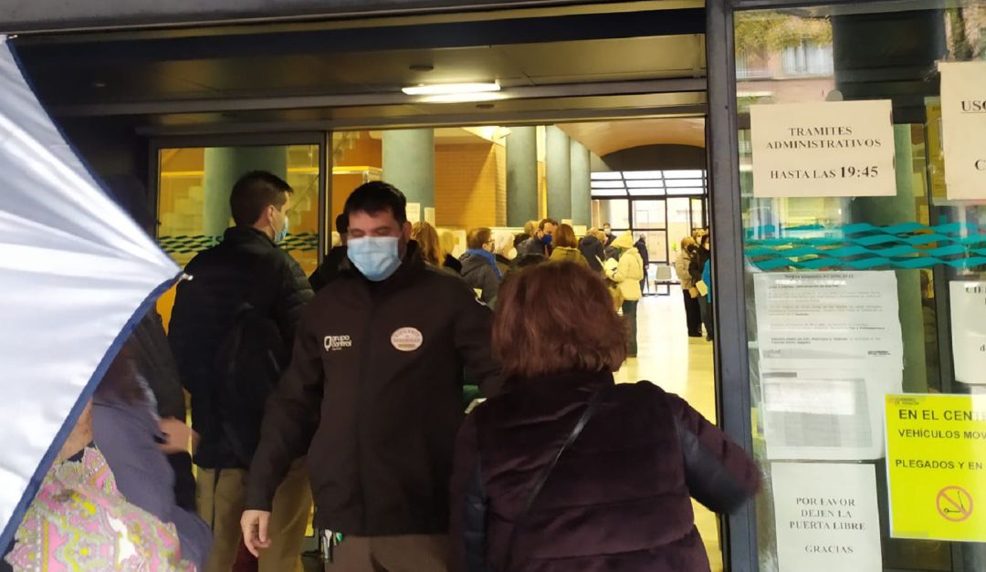 Filas en el centro de salud José Ramón Muñoz, en el Paseo de Sagasta, en Zaragoza Filas en el centro de salud José Ramón Muñoz, en el Paseo de Sagasta, en Zaragoza