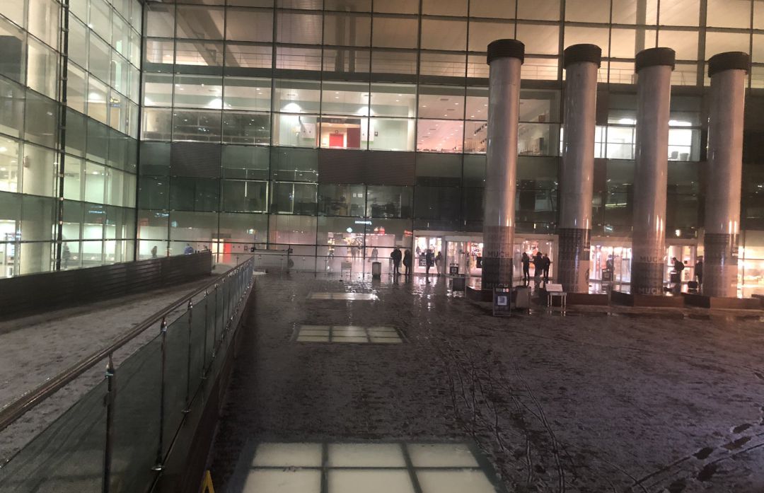 L'entorn de l'aeroport emblanquinat per la calamarsada L'entorn de l'aeroport emblanquinat per la calamarsada