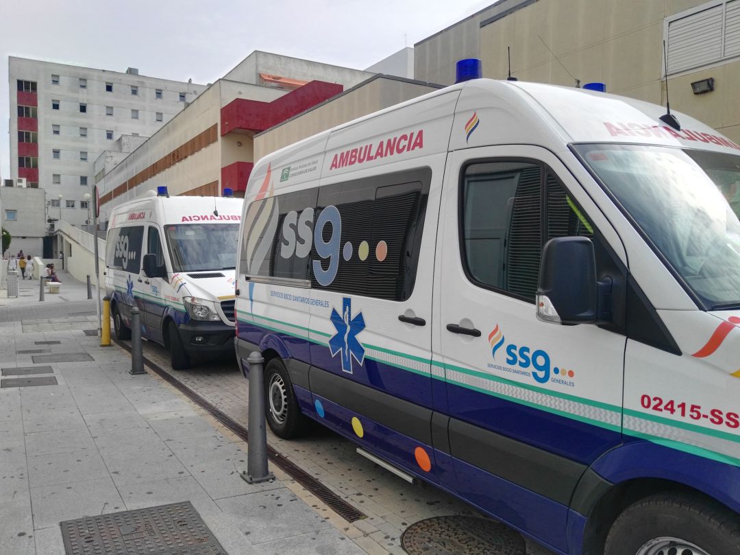 Ambulancia en el hospital de Jerez Ambulancia en el hospital de Jerez