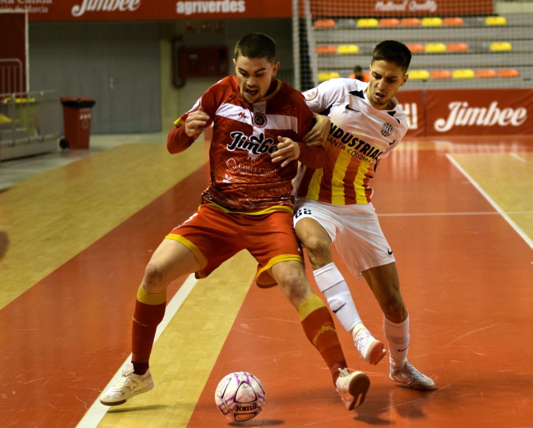 Mellado protege un balón el pasado sábado Mellado protege un balón el pasado sábado