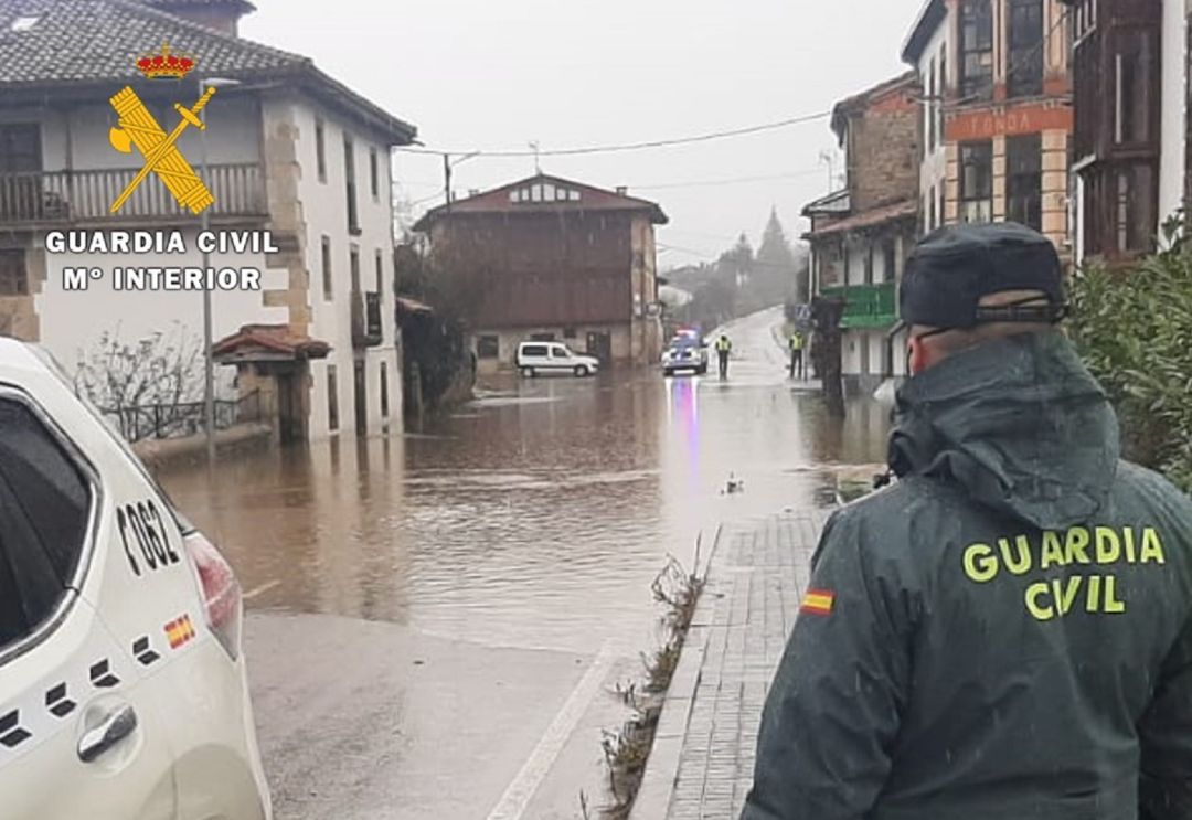 Calles inundadas en varias localidades del norte de la provincia de Burgos Calles inundadas en varias localidades del norte de la provincia de Burgos