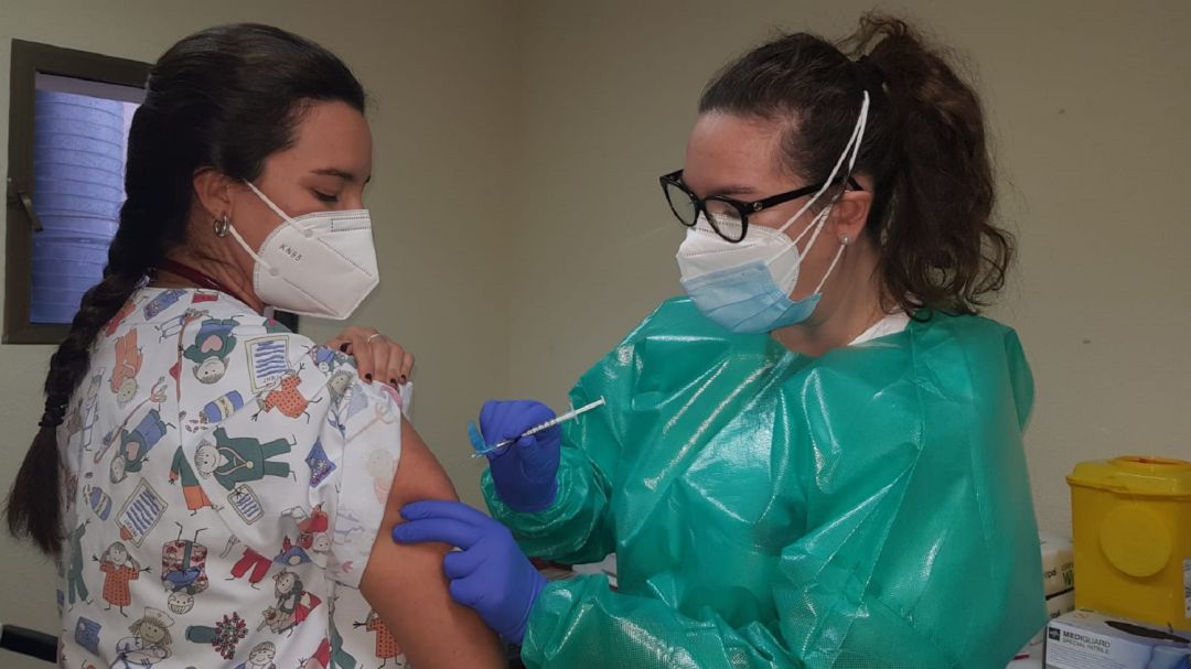 Vacunación del personal sanitario de las Pitiusas Vacunación del personal sanitario de las Pitiusas