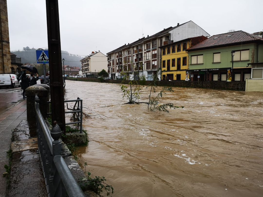 Desbordamiento del río Asón en Ampuero Desbordamiento del río Asón en Ampuero