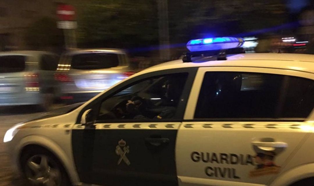 Vehículo de la Guardia Civil Vehículo de la Guardia Civil