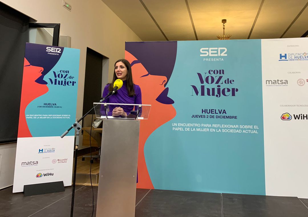 Espido Freire, durante su charla en Con voz de Mujer. Espido Freire, durante su charla en Con voz de Mujer.