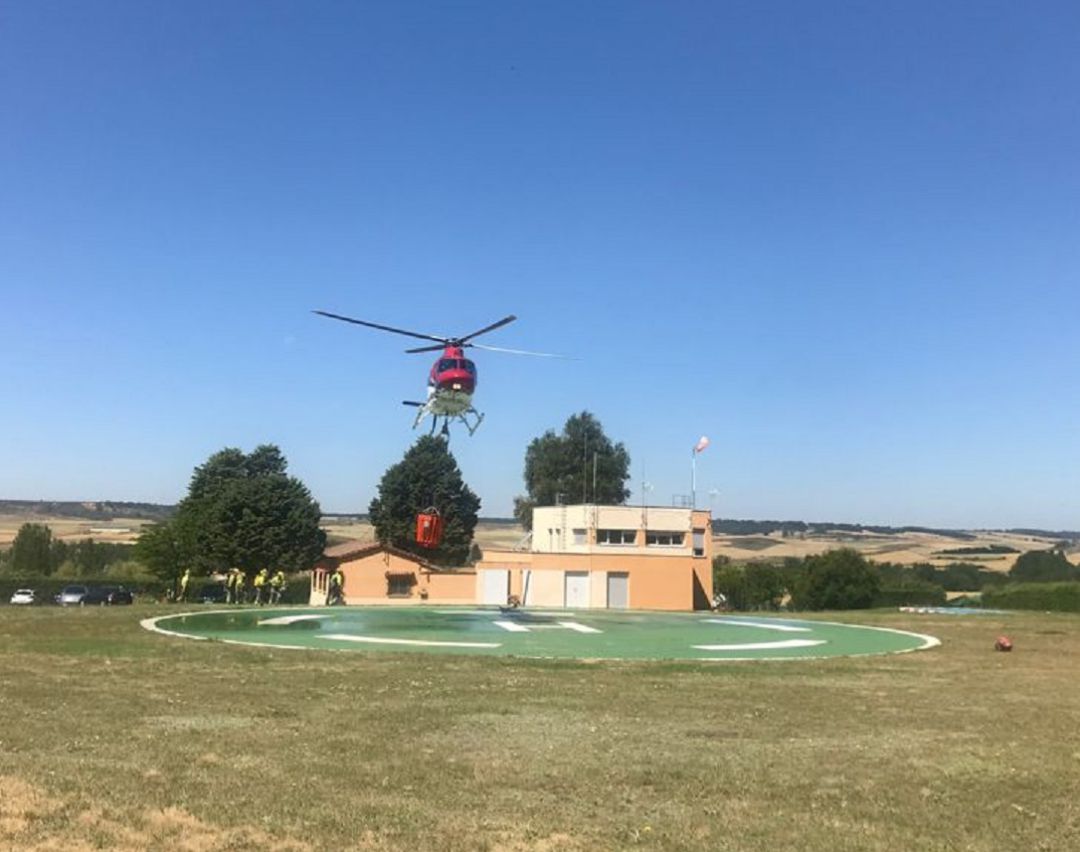 Helicóptero de la base aérea de Villaeles de Valdavia Helicóptero de la base aérea de Villaeles de Valdavia