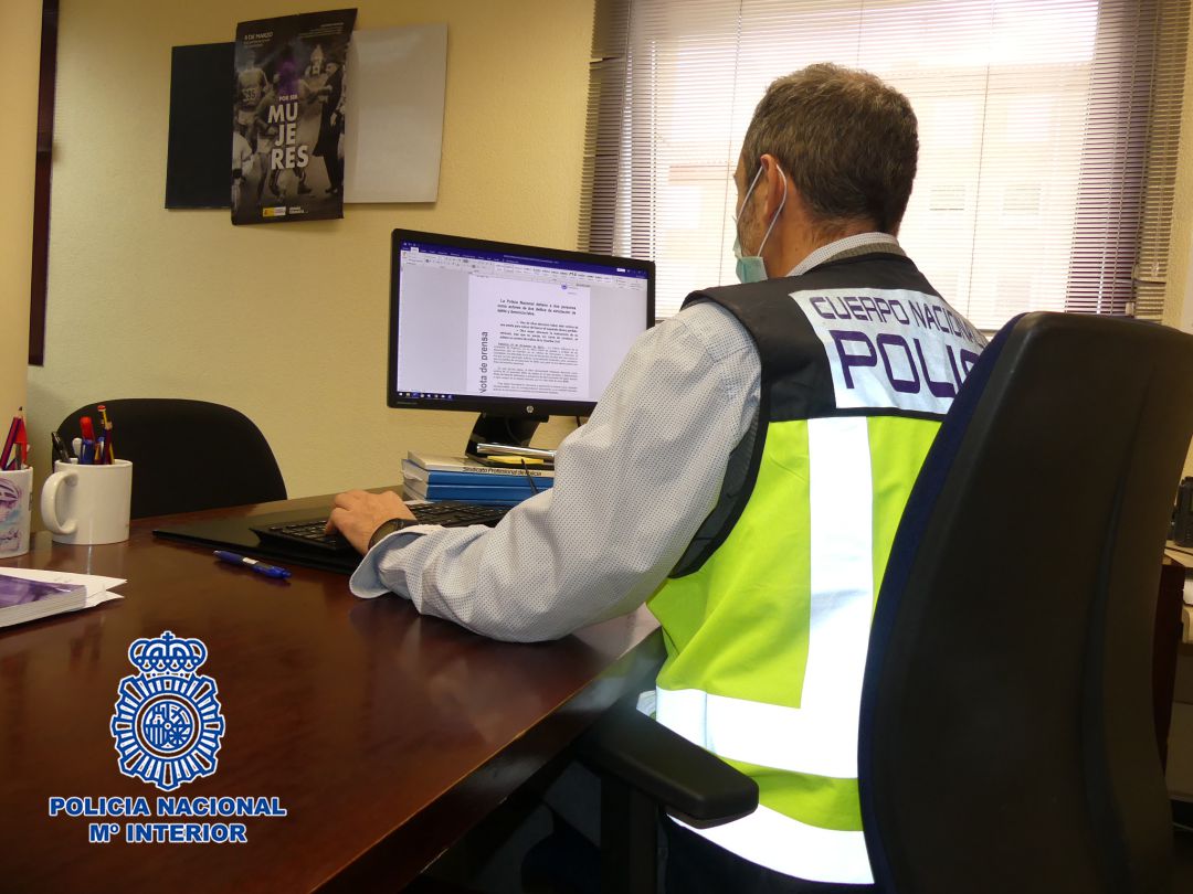 La Policía Nacional detiene a dos personas como presuntos autores de dos delitos de simulación de delito y denuncia falsa La Policía Nacional detiene a dos personas como presuntos autores de dos delitos de simulación de delito y denuncia falsa