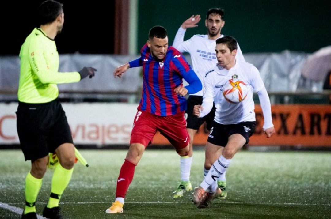 Quique González, autor del primer gol del Eibar en Gernika Quique González, autor del primer gol del Eibar en Gernika