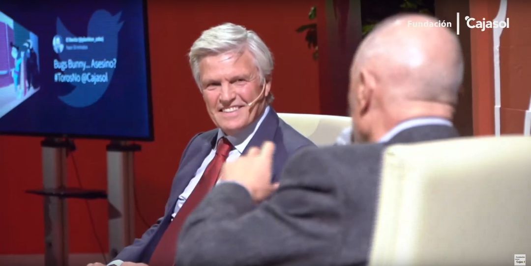 Juan Antonio Ruiz 'Espartaco' atiende a las preguntas de Arturo Pérez Reverte Juan Antonio Ruiz 'Espartaco' atiende a las preguntas de Arturo Pérez Reverte