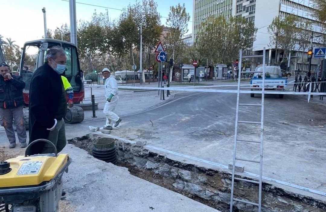 El edil del Ayuntamiento de Jaén, Francisco Lechuga, ha explicado los inconvenientes de este colector frente a Subdelegación El edil del Ayuntamiento de Jaén, Francisco Lechuga, ha explicado los inconvenientes de este colector frente a Subdelegación