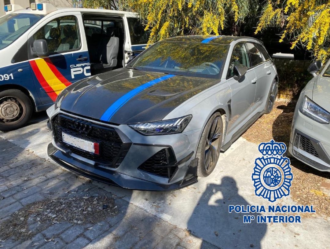 Un vehículo intervenido por la Policía. Un vehículo intervenido por la Policía.