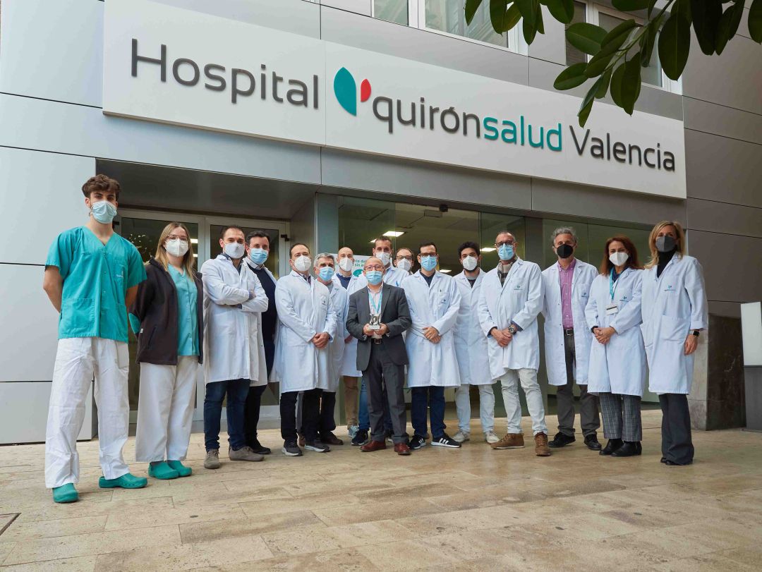 Ximo Montenegro, gerente del hospital Quirónsalud Valencia, junto con los miembros del área de musculoesquelética Ximo Montenegro, gerente del hospital Quirónsalud Valencia, junto con los miembros del área de musculoesquelética