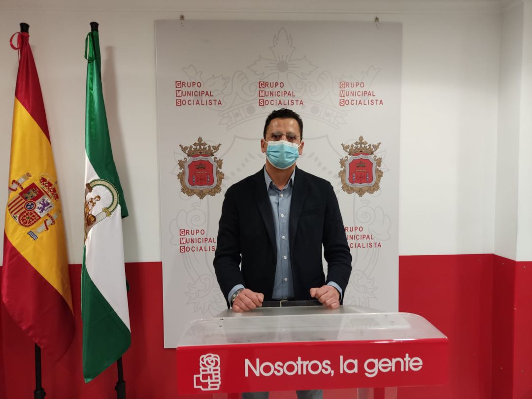 El concejal Rafael Márquez ante la prensa este martes El concejal Rafael Márquez ante la prensa este martes