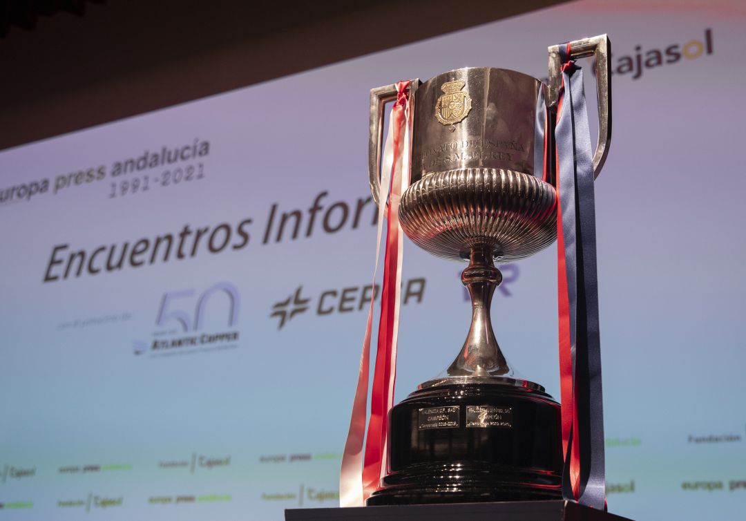 El trofeo de la Copa del Rey El trofeo de la Copa del Rey