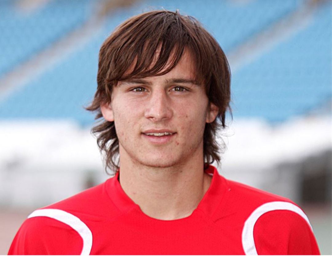 Pablo Piatti de rojiblanco en la temporada 2008-09. Pablo Piatti de rojiblanco en la temporada 2008-09.