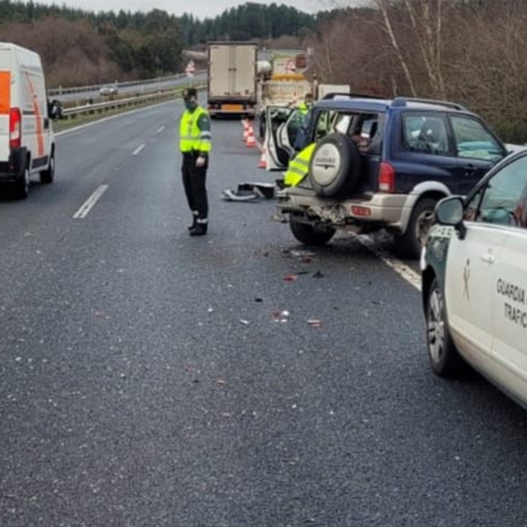 Imagen del accidente múltiple, en a autovía A-6, a la altura de Baralla. Imagen del accidente múltiple, en a autovía A-6, a la altura de Baralla.