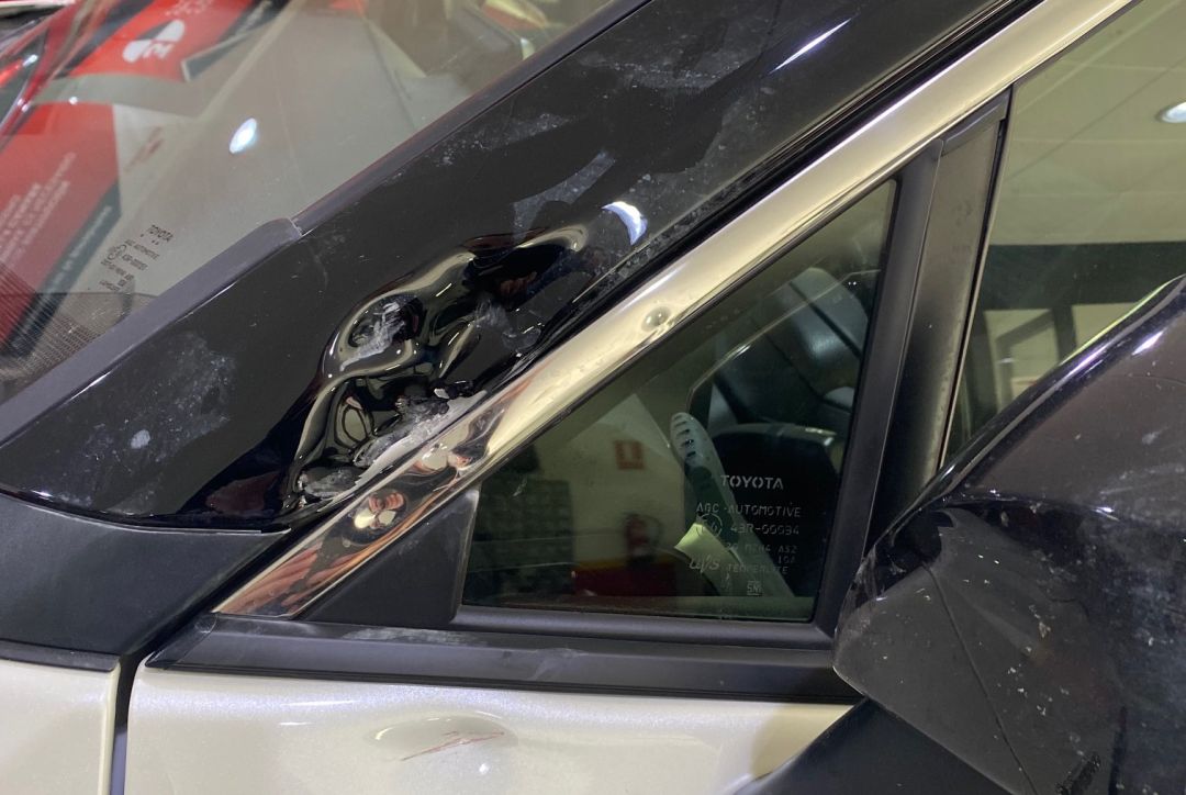 Uno de los coches abiertos en el garaje, donde se actuó en otros nueve coches más
Uno de los coches abiertos en el garaje, donde se actuó en otros nueve coches más