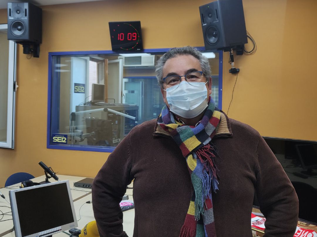 José Javier García Montero, en los estudios de Radio Granada José Javier García Montero, en los estudios de Radio Granada