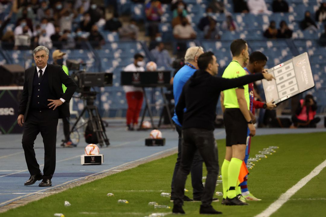 Ancelotti y Xavi, durante el Clásico Ancelotti y Xavi, durante el Clásico