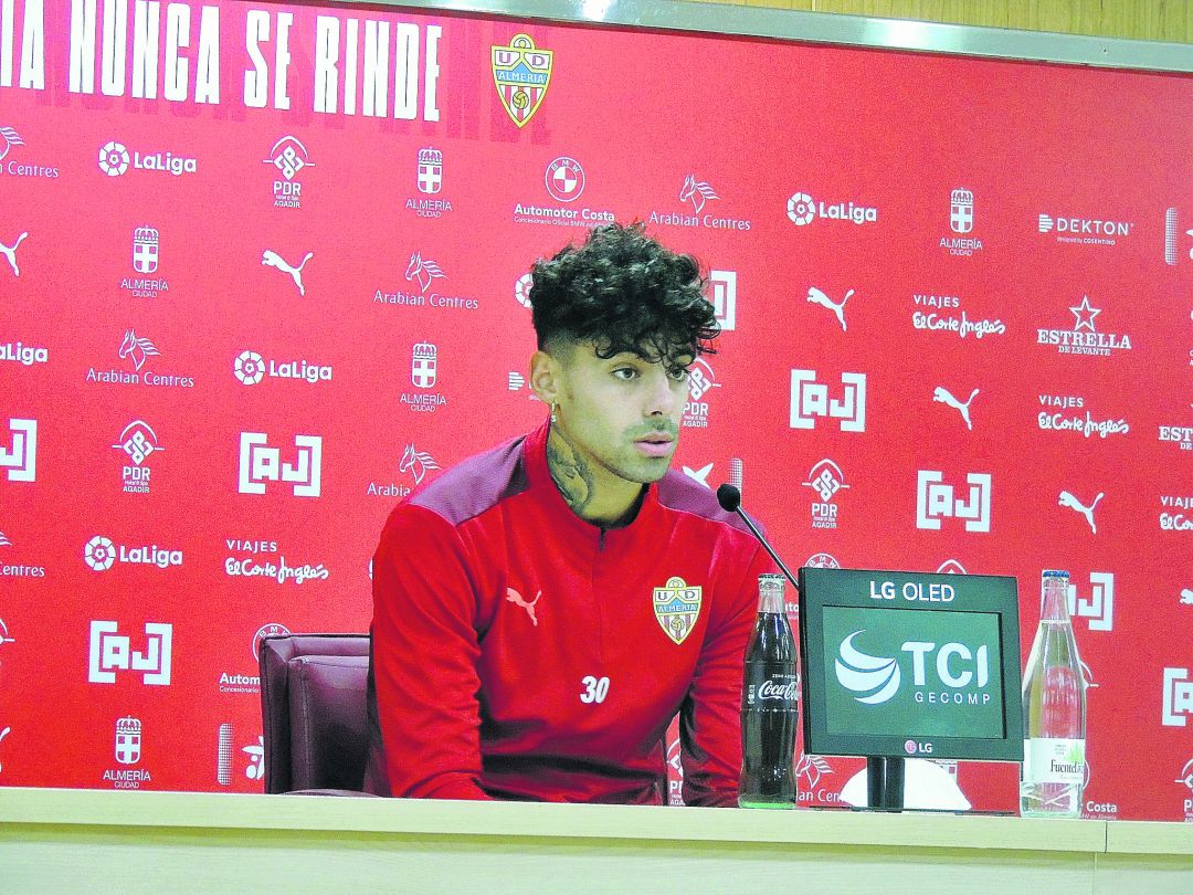 Samú Costa en rueda de prensa. Samú Costa en rueda de prensa.