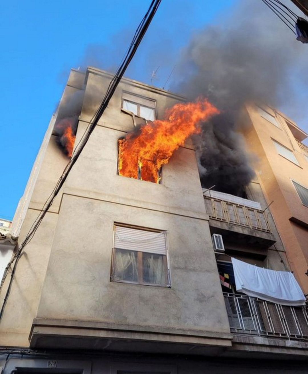 El incendio declarado este viernes en una vivienda de Abarán ya se da por extinguido El incendio declarado este viernes en una vivienda de Abarán ya se da por extinguido