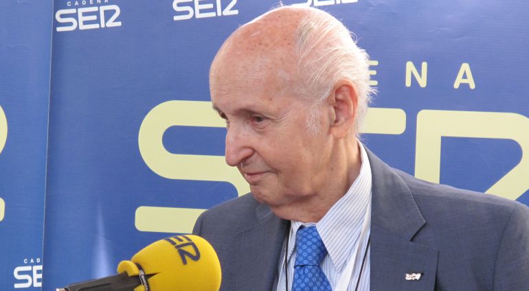 El científico Santiago Grisolía, presidnete del jurado de los premios Jaume I, entrevistado en la SER por Pepa Bueno