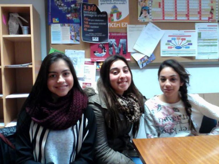 Naiara, Erika y Esmeralda estudian en el IPI de Sansomendi