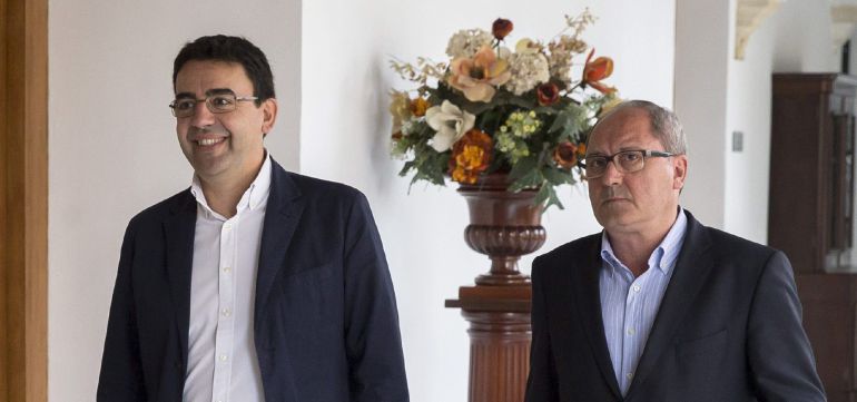 El portavoz socialista, Mario Jimenez, y el secretario de organización del PSOE-A, Juan Cornejo