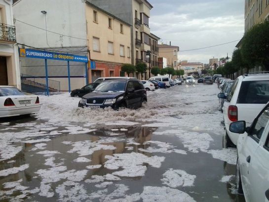 Calles de San Clemente (Cuenca) afectadas por las lluvias y el granizo