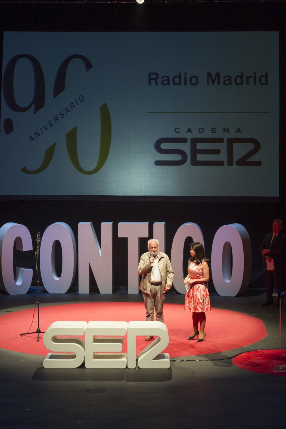 Juan Echanove y Marta González Novo, directora de Hoy por Hoy Madrid, hablan de las luces y las sombras de la ciudad de Madrid, esas que hacen de la capital una ciudad especial.