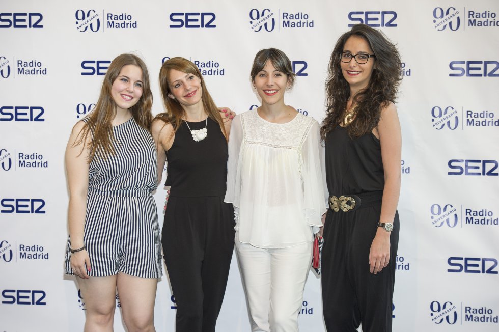 El equipo de Hablar por Hablar posa en el photocall. De izquierda a derecha: Talía Estévez, Marcarena Berlín, Adriana Mourelos y Elena Sánchez