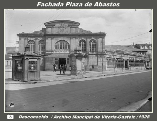 FOTOS: Cuando la Plaza de Abastos estaba en los Fueros y otras historias de la calle Postas
