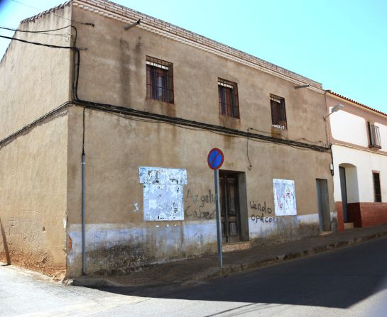 Estado actual de la casa familiar de los Izquierdo en Puerto Hurraco (Badajoz).