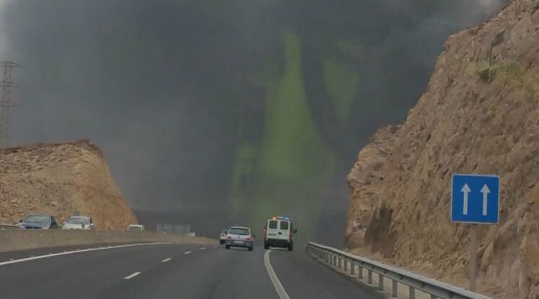 El incendio de una nave industrial en el PIRS de Tenerife ...
