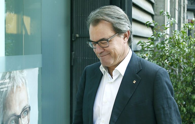 El presidente de la Generalitat, Artur Mas, entrando a la sede de Convergència Democràtica de Catalunya el 28-S