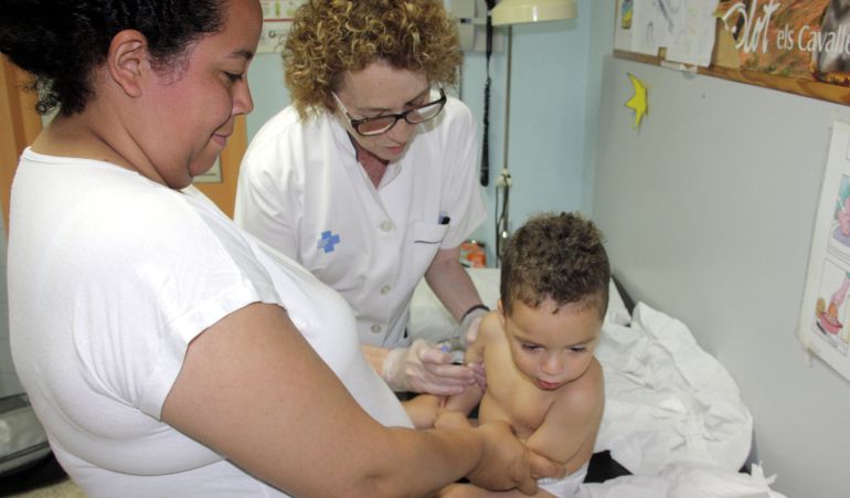La vacuna de la meningitis B comença a vendre's en farmàcies amb la recomanació dels pediatres