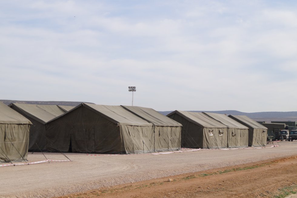 Así se ven las tiendas ubicadas en el campo de maniobras de Chinchilla Así se ven las tiendas ubicadas en el campo de maniobras de Chinchilla