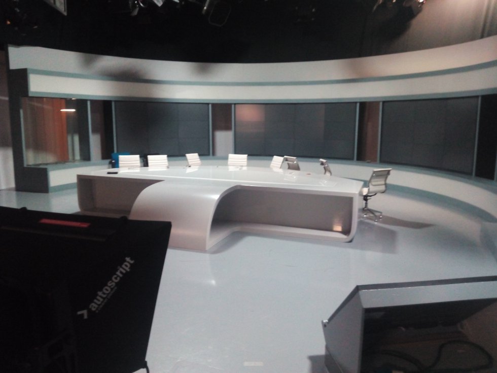 Los estudios de Canal Nou están vacíos pero como si se hubiera parado el tiempo en aquel 29 de noviembre de 2013 en la que "se fue a negro"