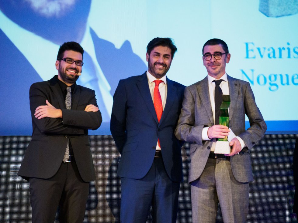 Luis Pardo, Vicente Jiménez, Director General de la Cadena SER y Evaristo Nogueira, que acaba de recibir la estatuilla del premio Luis Pardo, Vicente Jiménez, Director General de la Cadena SER y Evaristo Nogueira, que acaba de recibir la estatuilla del premio