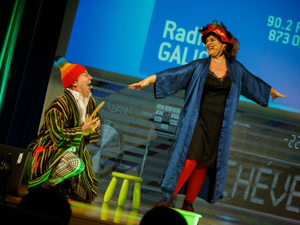 El grupo teatral Chévere en un momento de su actuación en la gala El grupo teatral Chévere en un momento de su actuación en la gala