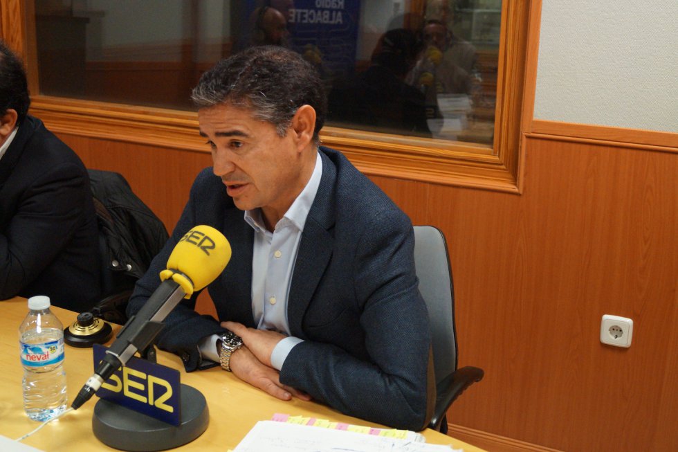 Abrió el candidato del PSOE, Manuel González Ramos, que defendió los logros de su partido en el ámbito social Abrió el candidato del PSOE, Manuel González Ramos, que defendió los logros de su partido en el ámbito social
