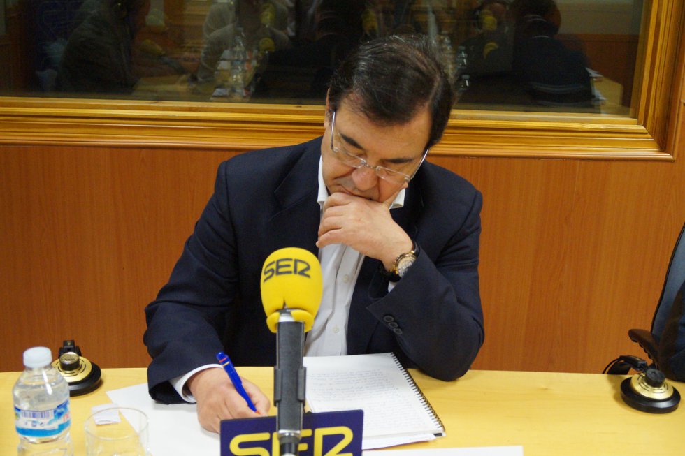 El candidato del PP, Francisco Molinero, defendió las propuestas de empleo de su partido, como medida estrella El candidato del PP, Francisco Molinero, defendió las propuestas de empleo de su partido, como medida estrella