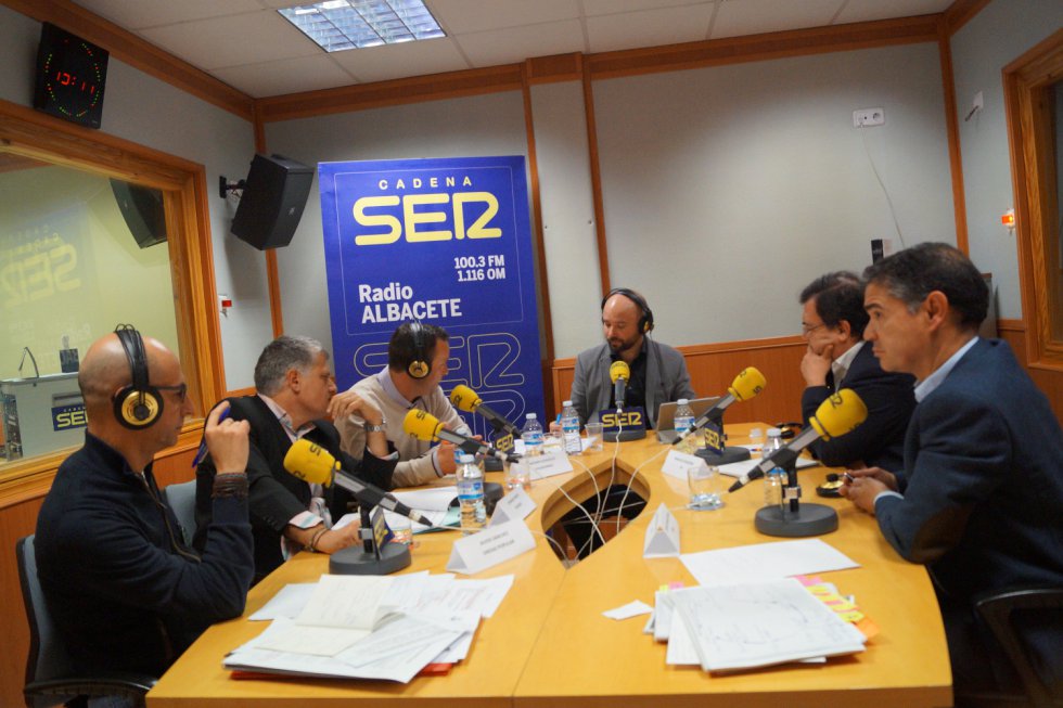 Todos los candidatos coincidieron en la necesidad de acordar un pacto de Estado por la educación, como algo imprescindible para el futuro Todos los candidatos coincidieron en la necesidad de acordar un pacto de Estado por la educación, como algo imprescindible para el futuro