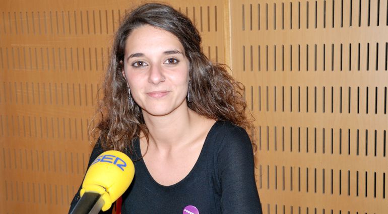Noelia Vera posa ante los micrófonos de Radio Cádiz