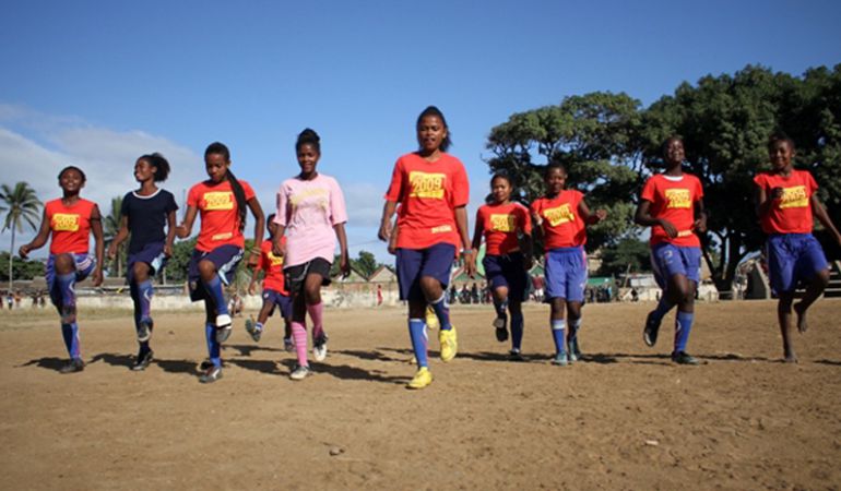 Las Chicas De Madagascar Tambien Juegan Al Futbol Ser Madrid Norte Hora 14 Madrid Norte Cadena Ser