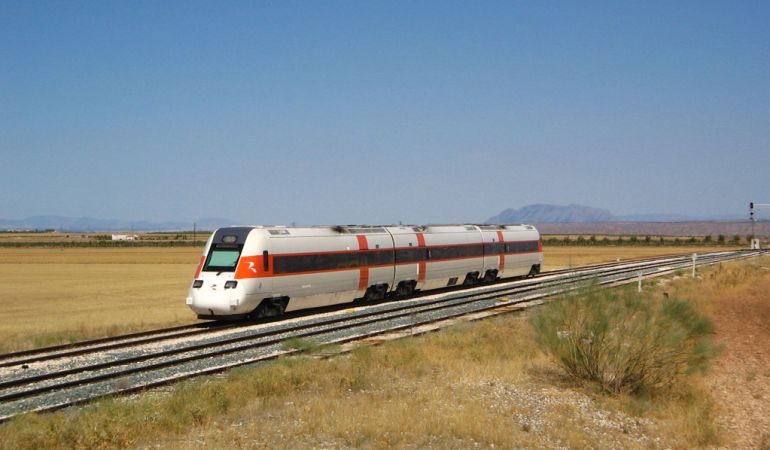 Piden un tren de Media Distancia en Hellín para evitar quedar sin servicio | Albacete | Cadena SER